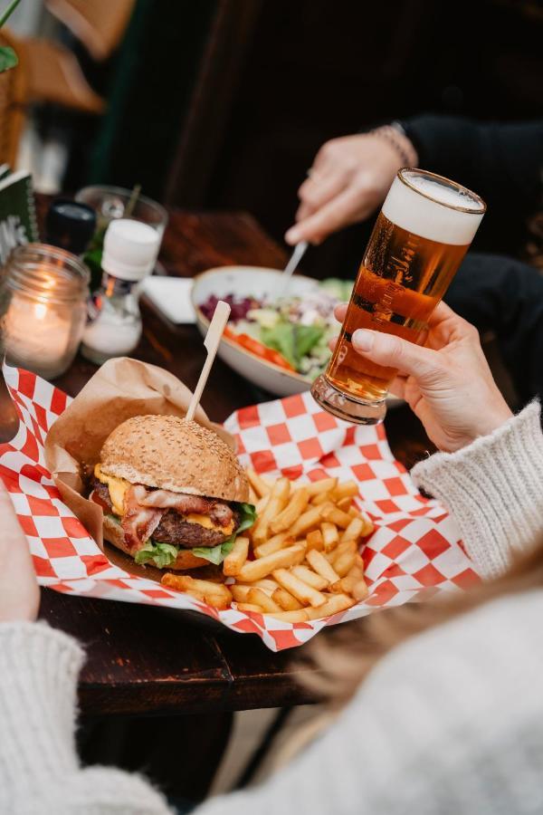 Long John'S Pub & Hotel Амерсфорт Экстерьер фото